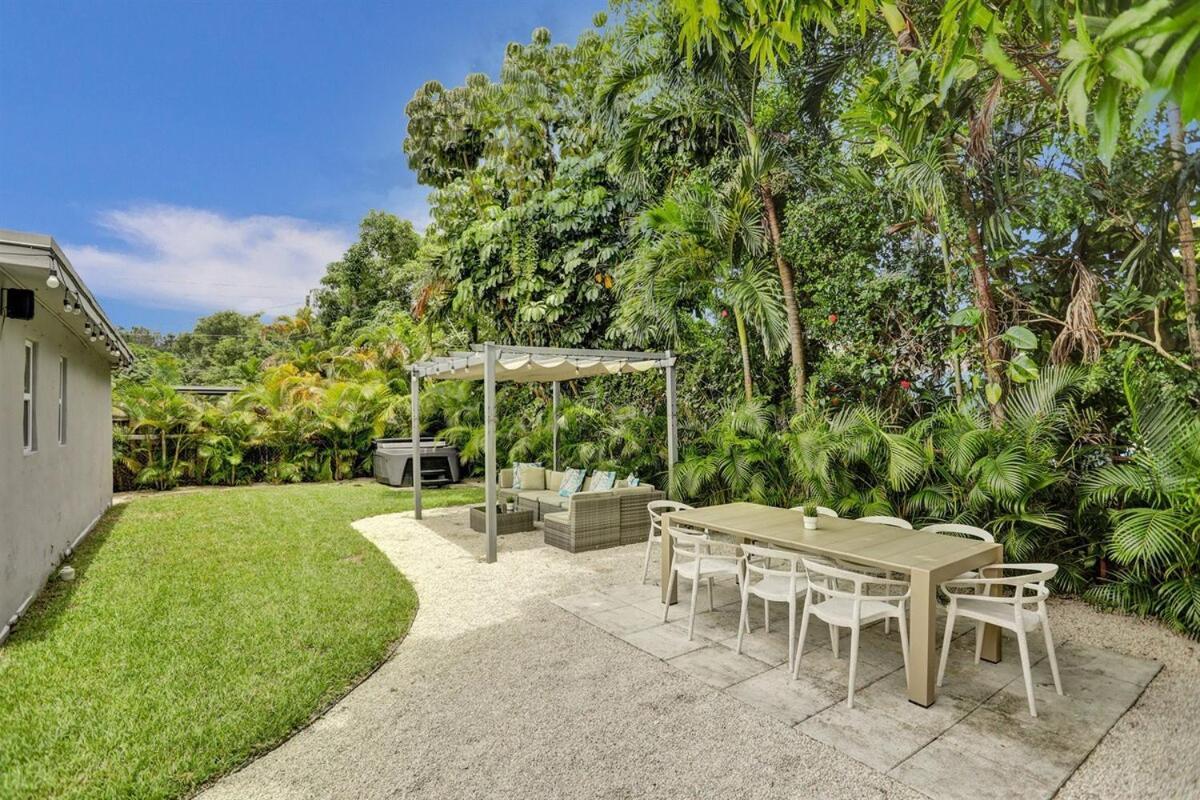 Miami Getaway 4BR With BBQ & Relaxing Backyard Villa Golden Glades Exterior photo